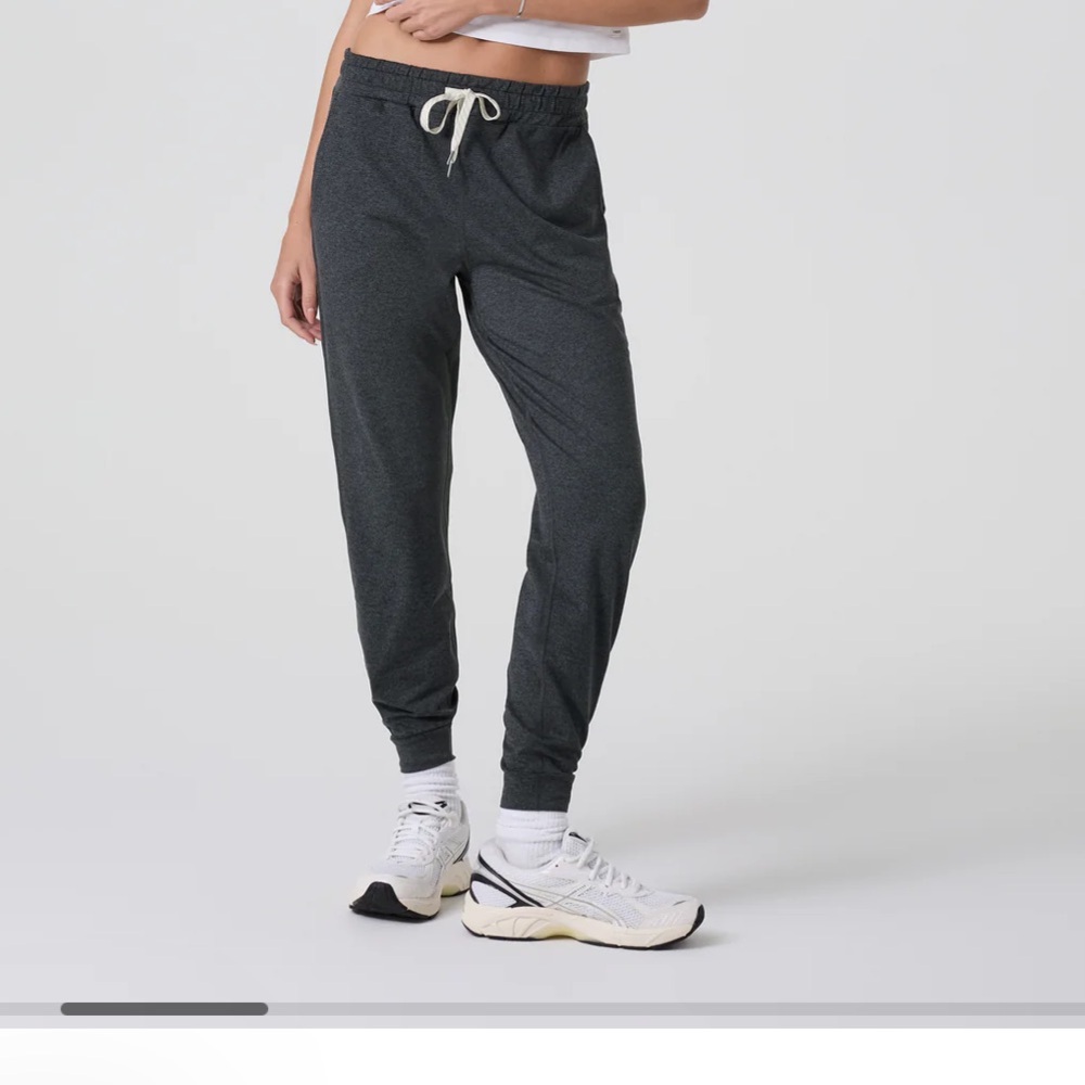 Vuori performance joggers size small